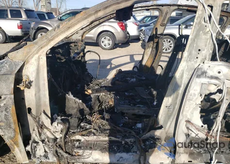 2023 Tesla Model Y из США, поврежденный, VIN 7SAYGDEE5PF889662